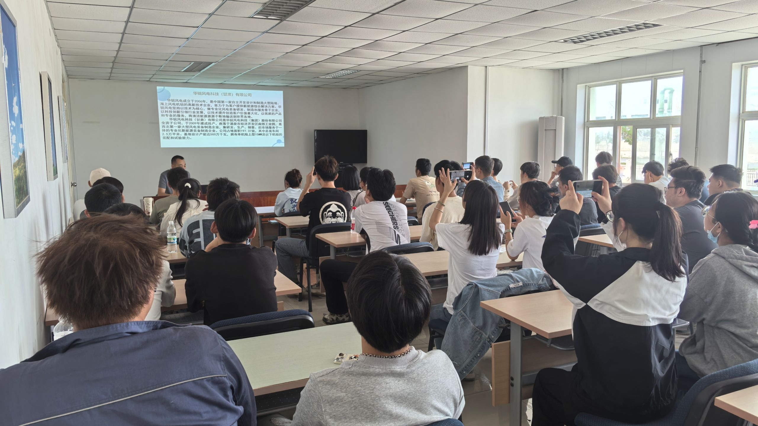 学院组织开展专业生产及认知实习